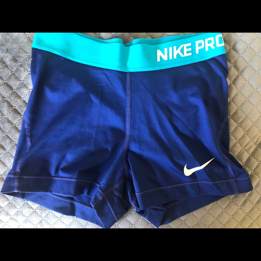 Women’s Nike Pros
